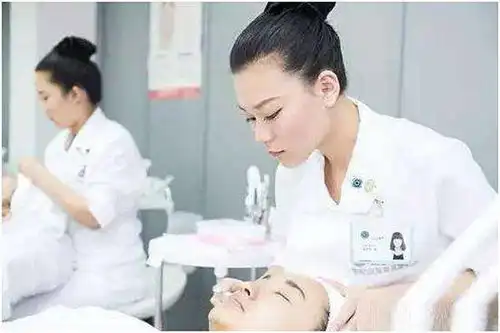 高级美容师资格证有什么用
