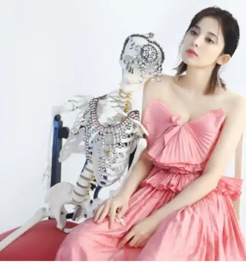 古力娜扎清新亮相,再现完美少女范儿