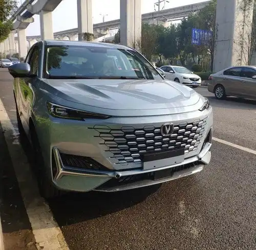 首批长安unik到店,2.0t8at,尾部四排气,气场十足比锐界霸气