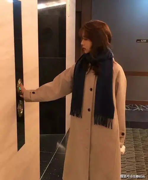 为什么戴上围巾像大妈学会这几个搭配小技巧,你也可以很洋气