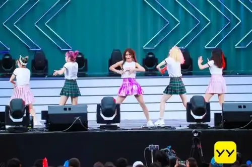 yy粉丝嘉年华,二次元宅舞点燃现场气氛