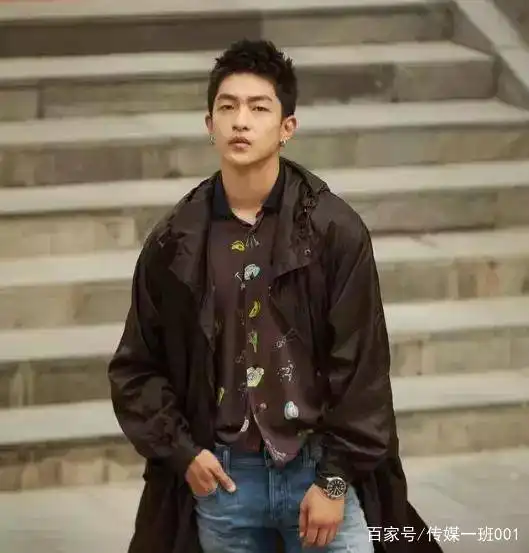 媚者无疆热播,男主屈楚萧被赞演技,网友下一个赵又廷