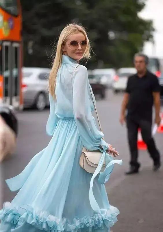 穿什么颜色的女装会更显白不得不说,这样穿,真的很美