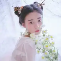 求该网红图片中的名字