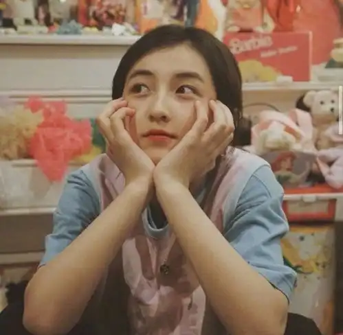 张子枫头像少年感与少女感并存