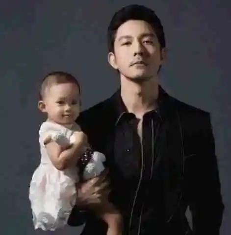 立威廉女儿才是开玩笑式的长大,看到照片后,说好的五国混血呢