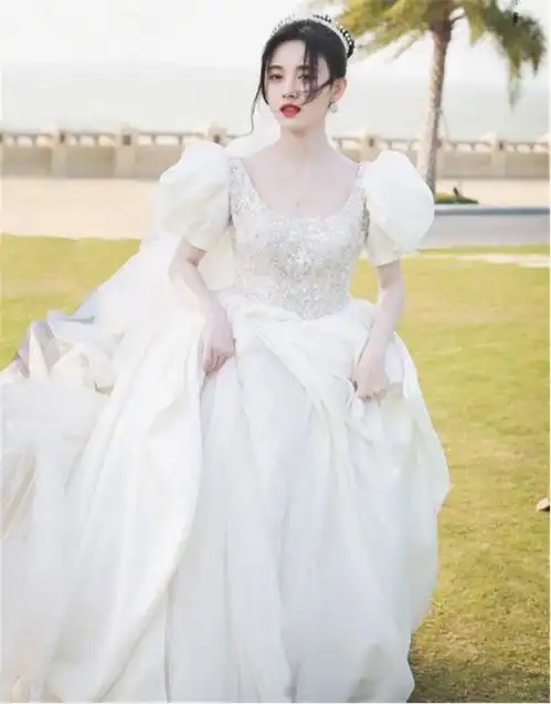 女星的婚纱造型,李宇春个性异域,鞠婧祎似在逃公主,杨紫美得太耀眼