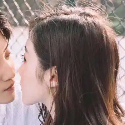 最潮情侣头像一人一张两对所有的努力都是为了你