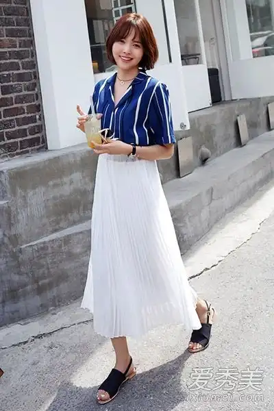 九件半身裙符合流行的韩国风格