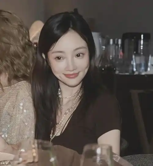 破碎感女生头像真人黑系