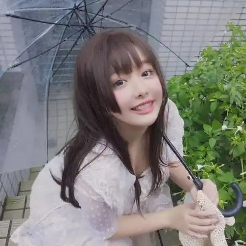 中国网红在日本爆红却被黑粉围攻,看到素颜照所有人都沉默了