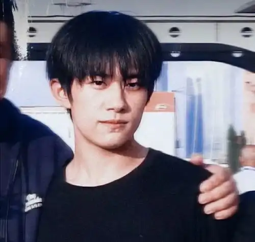 易烊千玺头像一年又一年