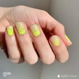 在ins上爆红的美甲款式有这些够胆挑战萤光色吗