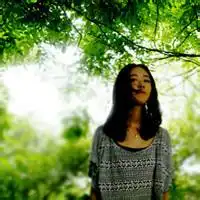 抑郁系头像女女生