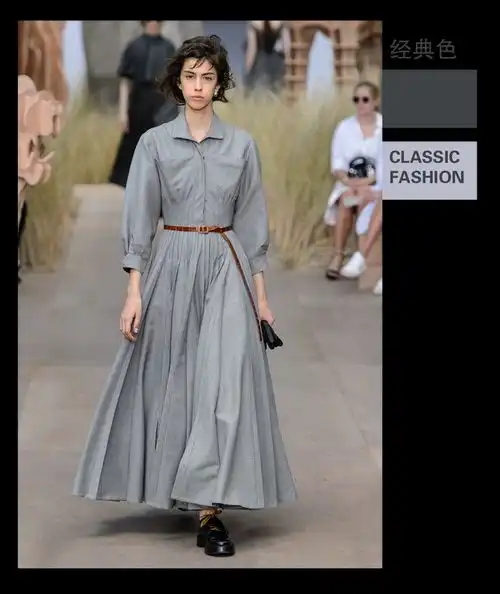 皮肤黄的女人,冬季最好试试灰色系穿搭,想显白并不困难