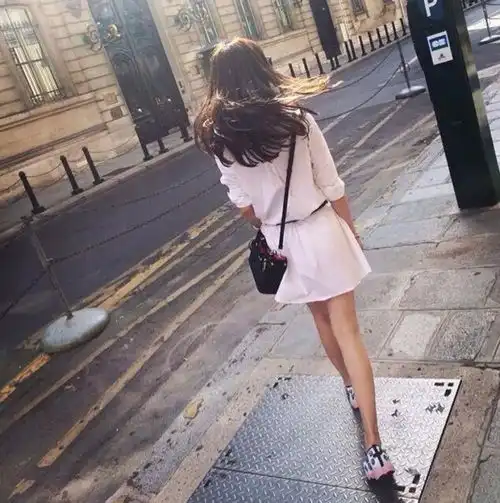 全身照不露脸头像女