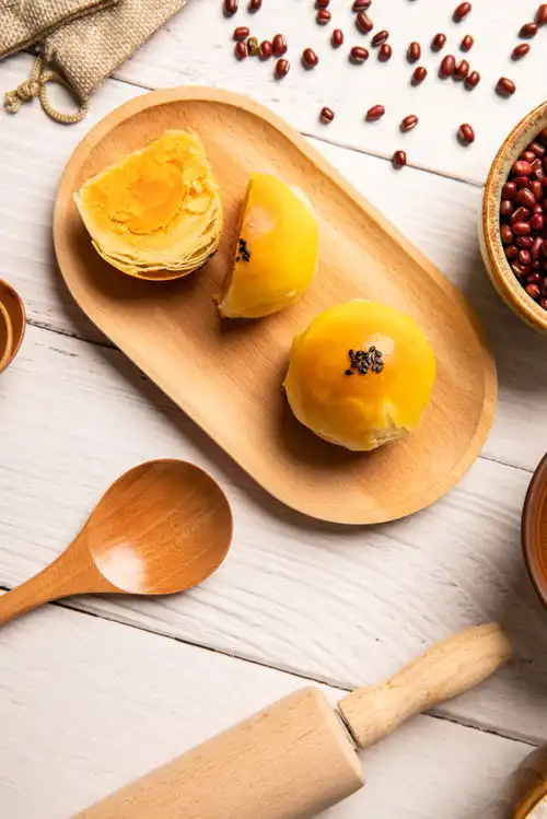 蛋黄酥糕点甜品美食摄影图摄影