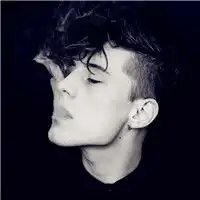 欧美男生抽烟头像,抽烟的男人味道不同吧