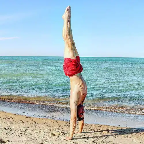 阳光,沙滩,大海,倒立,美女