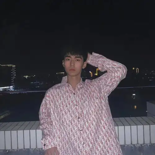 二技禁欲系校草帅哥,又纯又欲的高鼻梁写真泄出,吸睛十足