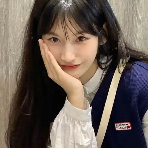 粉色系温柔女生头像林允