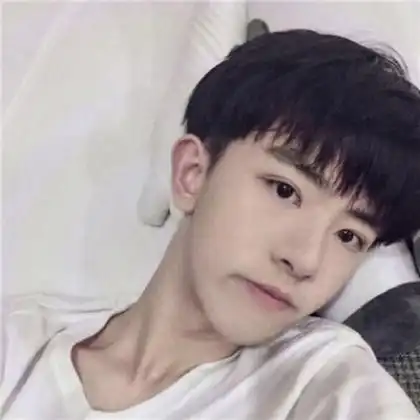 躺着的男生头像,躺床上的男生头像唯美拿手机的喝水的