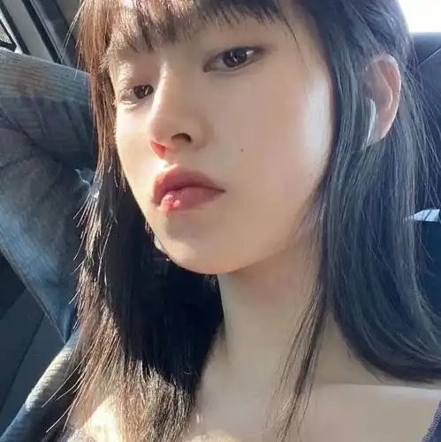 女头我不羡慕秀恩爱的情侣