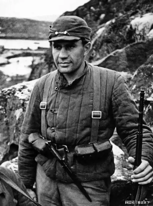 这个苏联水兵真不简单有勇有谋在一次战斗中俘虏了5000日本兵