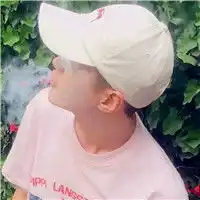 爱好锻炼的男人最有魅力了,带棒球帽的男生头像