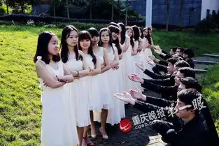 大学辅导员带领学生拍创意毕业照7个班7个主题
