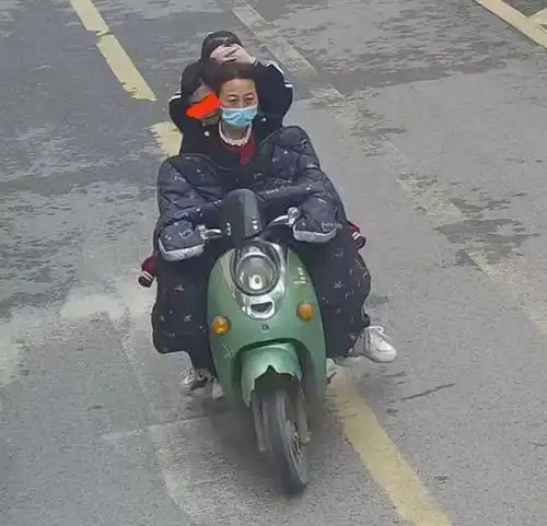 蓝田公安交警这些人不戴头盔被曝光