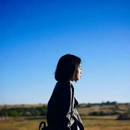 韩系头像背影男短发女生