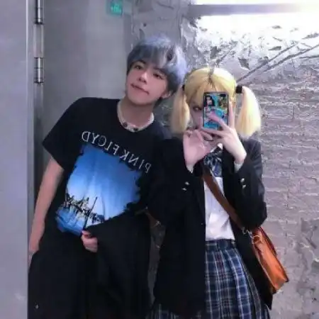 韩版情头像情侣两张爱情使人忘记时间