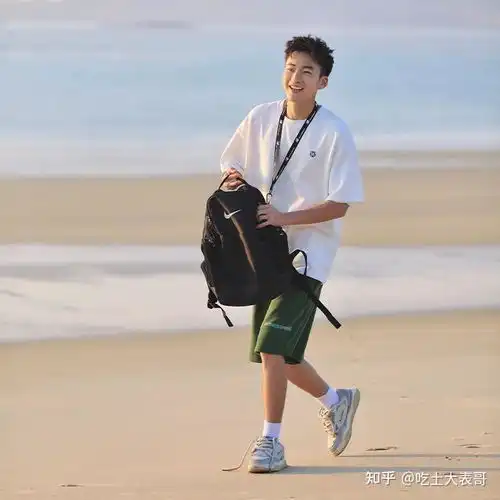 男生夏天约会穿什么衣服拜托,谁不想有一个会穿搭的男朋友非常简单的男生约会穿搭分享短袖衬衫t恤简约高级氛围感男友风男生穿搭