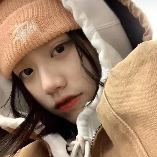 女生头像我的脑袋是个小小星球,每天只有你开着月亮列车巡游