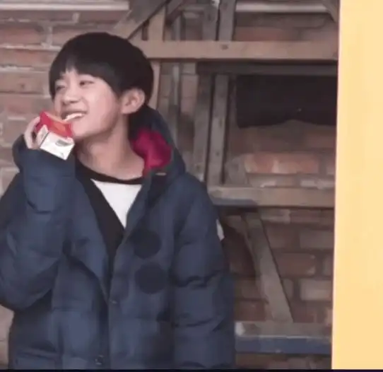 易烊千玺沙雕头像高清