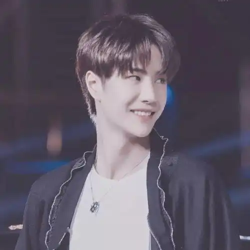 头像活在热切的希望和自由里