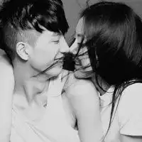 愿一辈子搁浅在你世界的双人情侣头像你就是那个我最想要的依赖