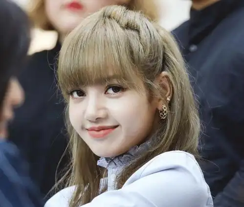 青你3lisa镜头直拍,失去了韩系滤镜,真人美不美一目了然