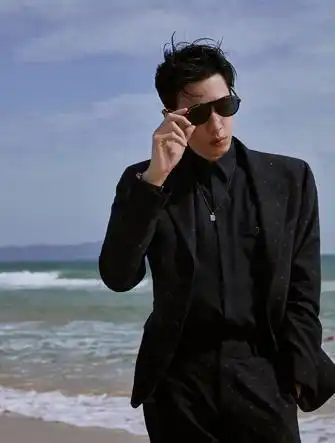 杨洋李现两大流量齐聚10位男星红毯造型,邓伦化身禁欲系男神