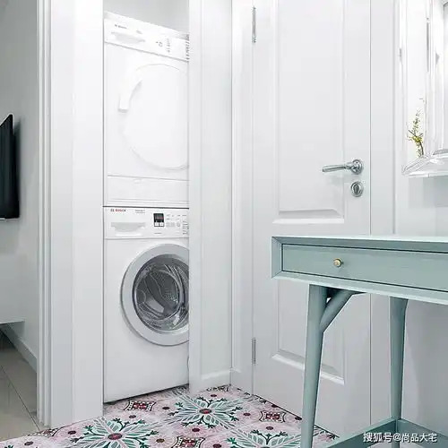 上海55岁阿姨买32㎡老破小独居,全屋大白墙,却舒适又温馨