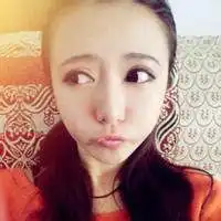 嘟嘴卖萌女生头像图片