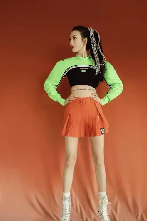 有种洋气叫王鸥,穿无袖上衣搭牛仔裤,简单又高级