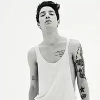 没有你我的生活还得继续拽拽的黑白男生头像