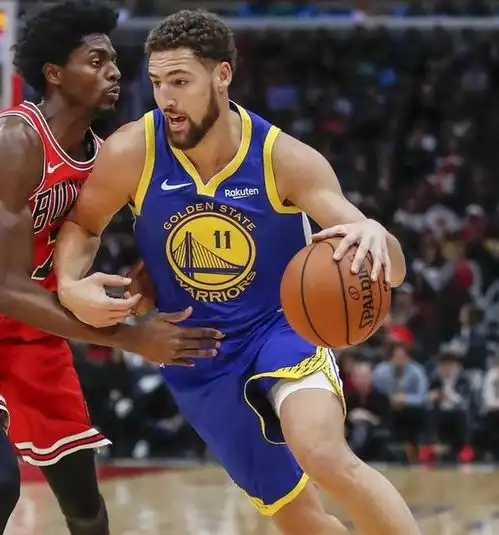 停赛期间胡子疯长,东契奇满脸胡须认不出,库里又帅了