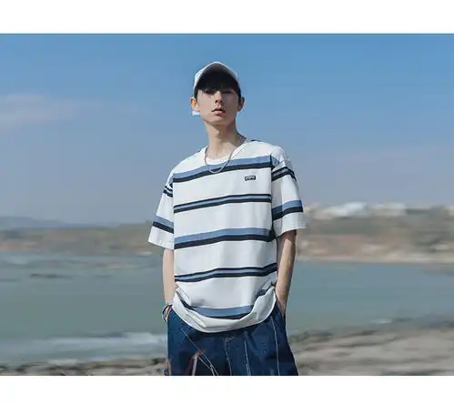 韩路主推系列2021夏新款情侣短袖t恤男宽松黑白条纹圆领体恤男装