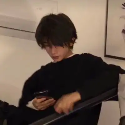 微丧男生头像冷酷帅气侧脸真人遮脸我这个年纪本来就没有快乐可寻了