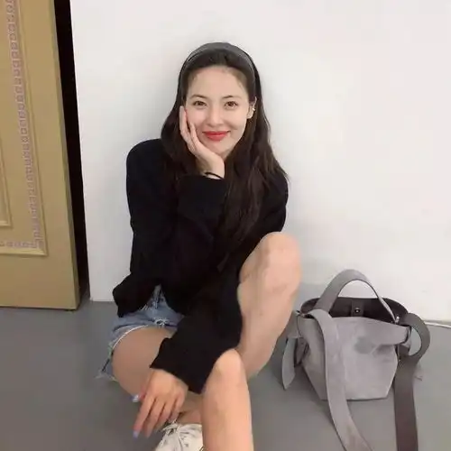 情侣头像纯色系一对泫雅