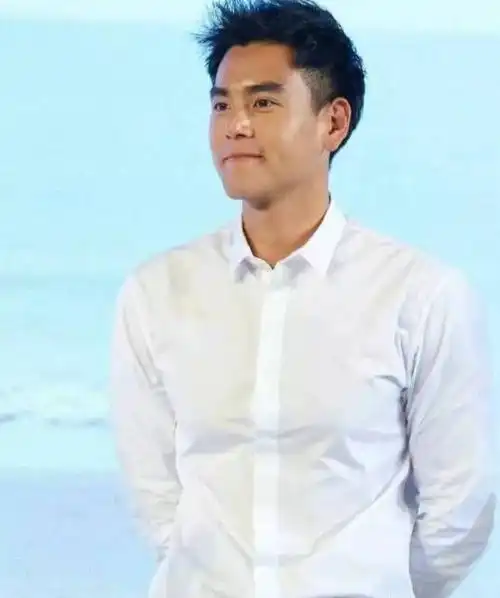 帅呆了白衬衫原来可以这样搭配