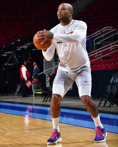 nba球员上脚库里上脚curry8,安踏kt6有点帅